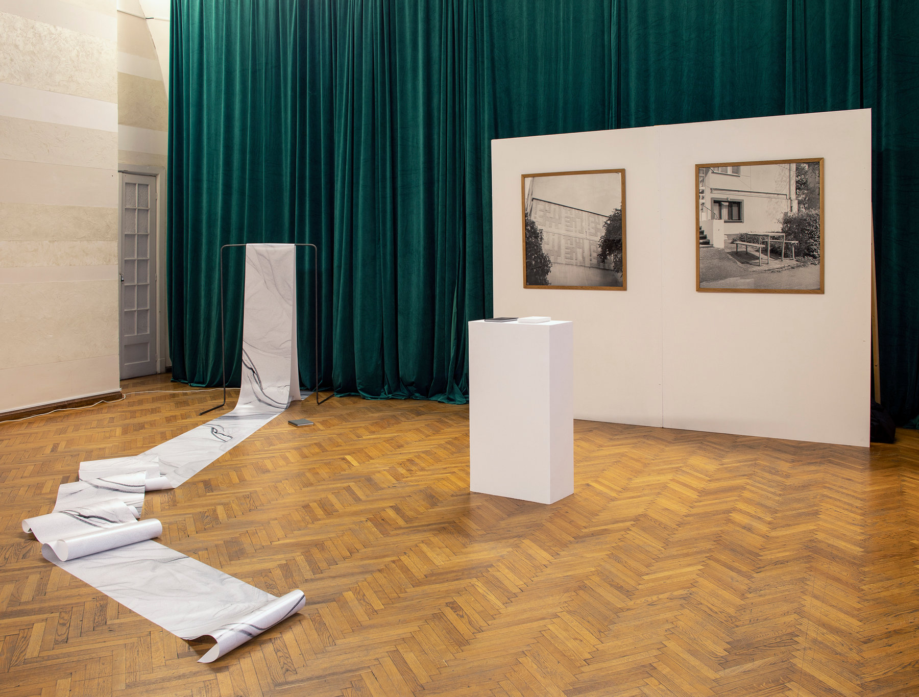 Palatul Universul — We Met at 5 — installation view 1
