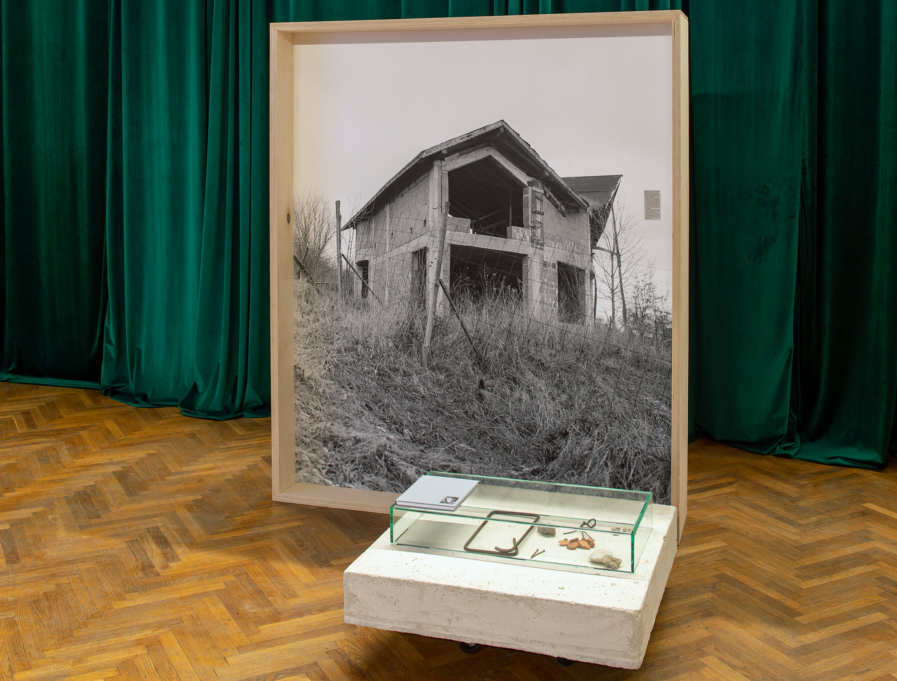 Palatul Universul — We Met at 5 — installation view 2