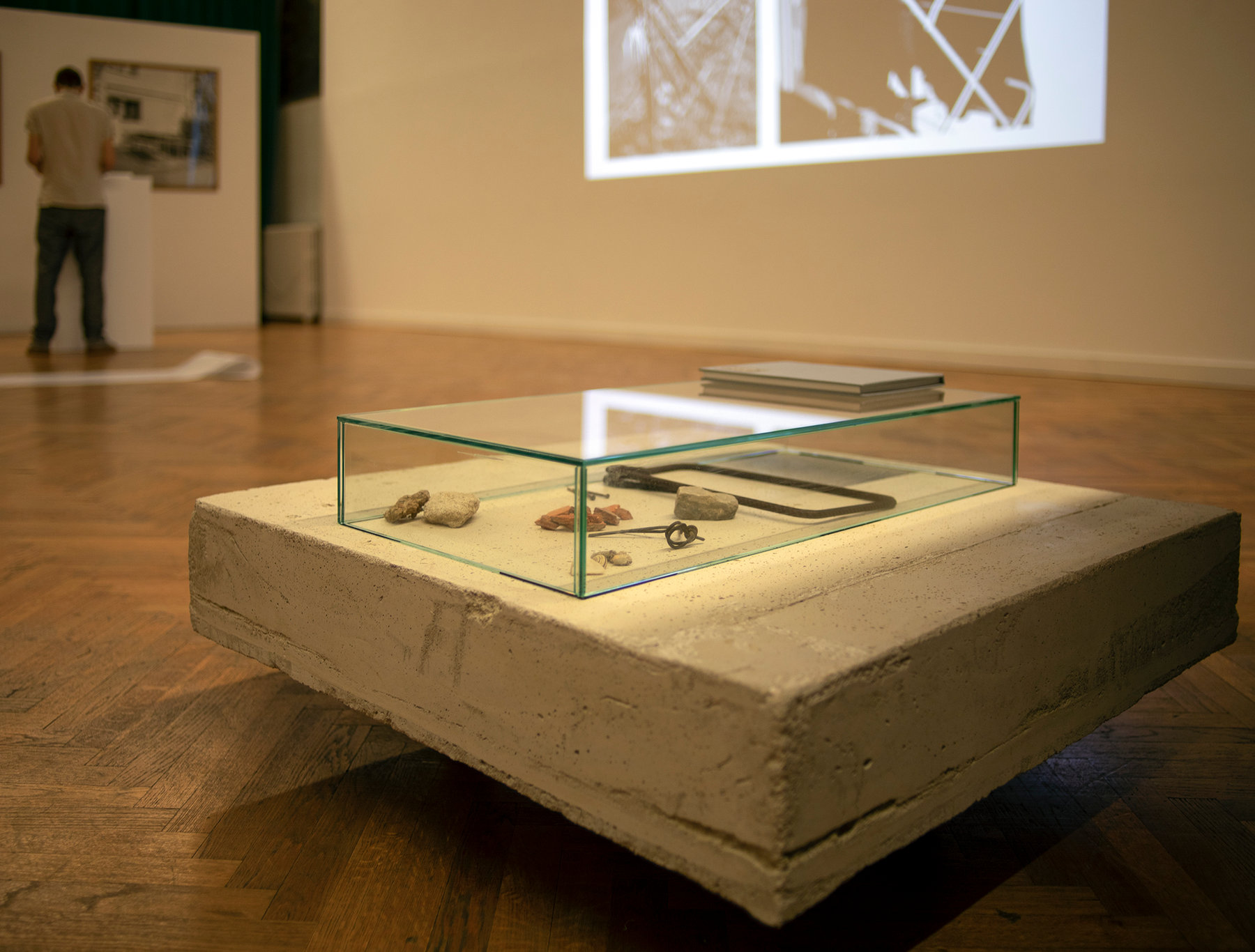 Palatul Universul — We Met at 5 — installation view 4