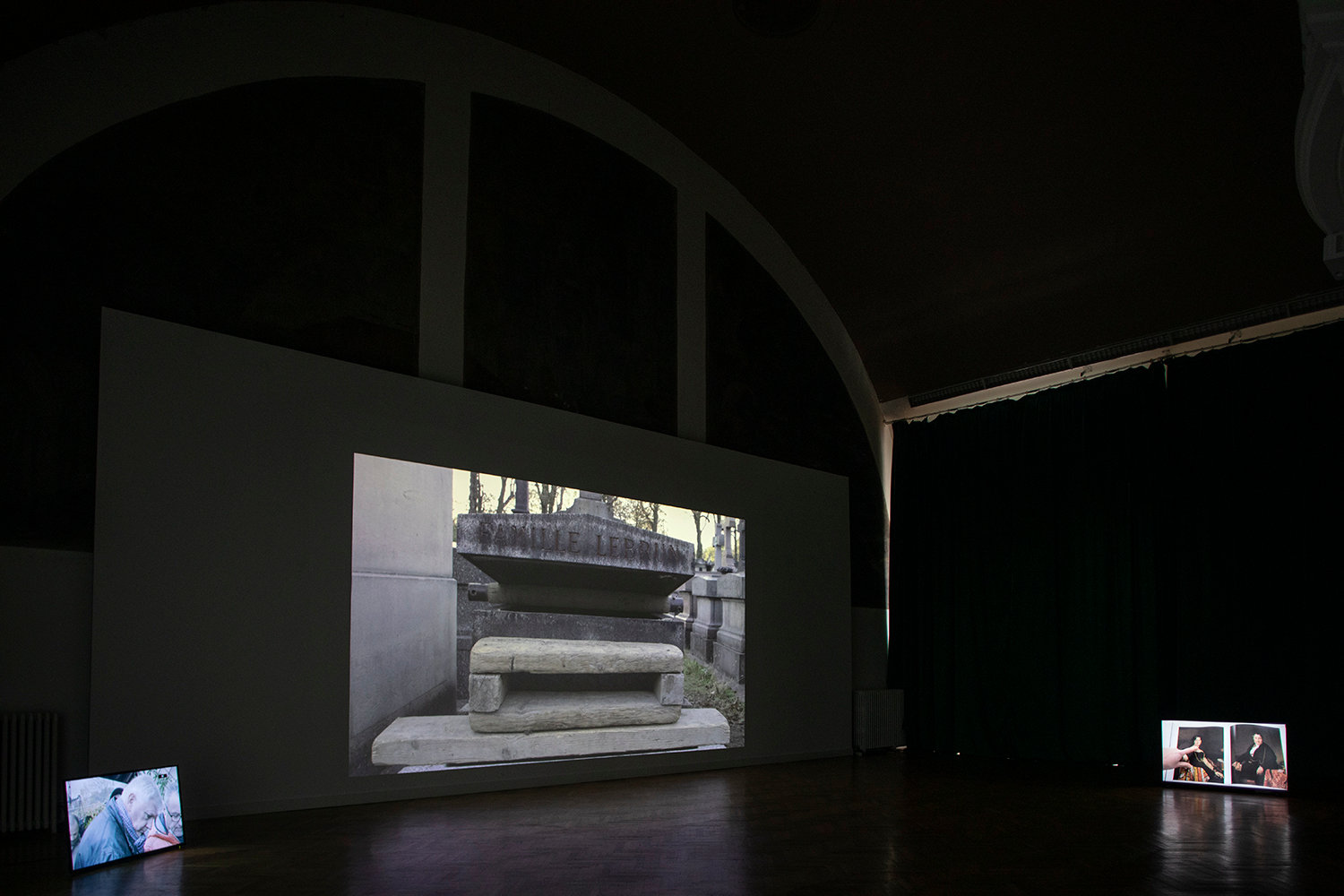 Palatul Universul — HISK X SWITCH — installation view 2